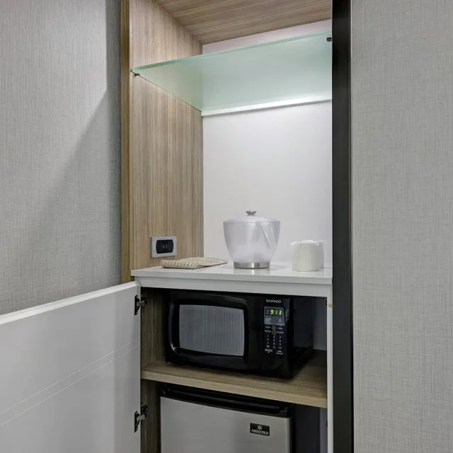 غرفة بسرير كينج مع سرير سحّاب إضافي مع أريكة، SpringHill Suites by Marriott Palm Desert 7/9