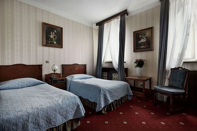 Room, Twin Beds, H15 Hotel Francuski 1/2