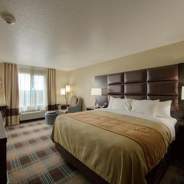 جناح بسرير كينج مع أريكة بجاكوزي، Comfort Inn & Suites Fort Worth West I-30 NAS JRB 1/10