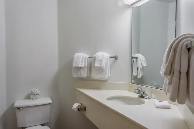 غرفة قياسية بسرير كينج، Motel6 Redmond, OR 4/4
