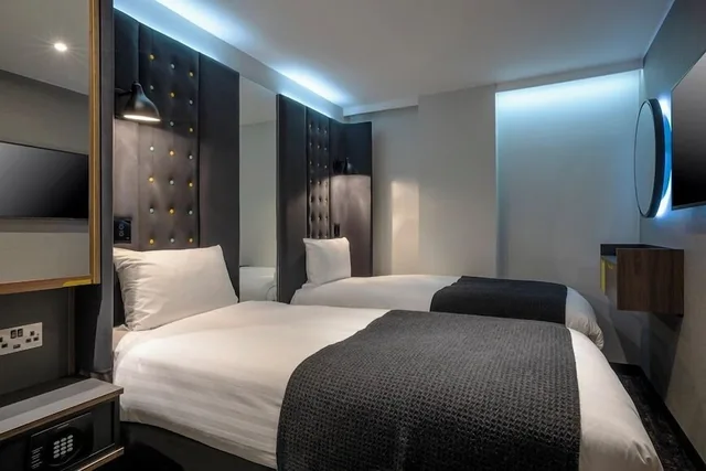 Cozy, Twin Beds, No Window، Point A Hotel Paddington 4/10