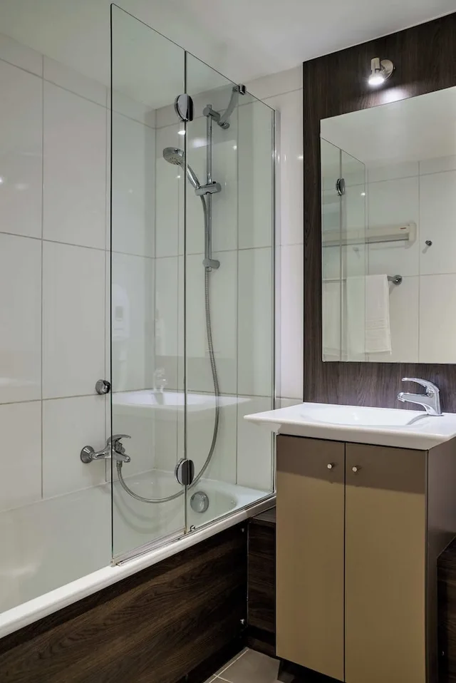 غرفة قياسية بسرير كوين، Hotel Ligo 9/10