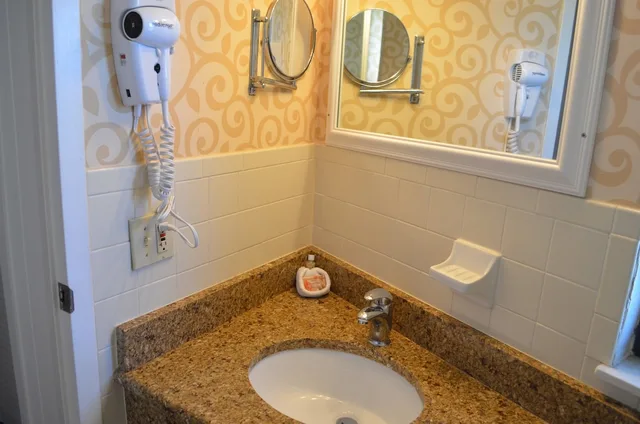 Guest Room, 2 Double Beds, Kitchen, Sun Viking Lodge 2/2