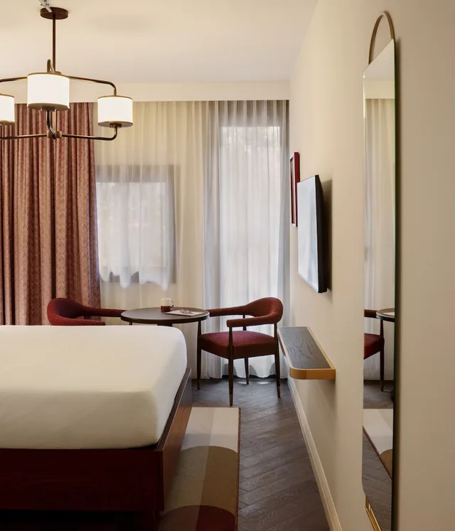 Cozy, Residence, Queen Bed, The Hoxton Charlottenburg 2/4