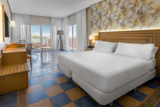 غرفة قياسية بسريرين منفصلين بإطلالة على البحر، Elba Sara Beach and Golf Resort 2/4
