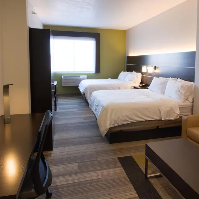 Suite, 2 Beds, Holiday Inn Express Hotel And Suites Worthington 3/6