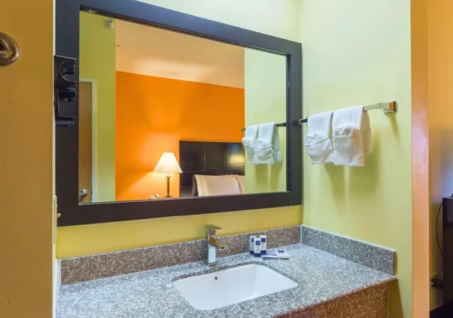 غرفة مفردة بسرير كينج، Americinn By Wyndham Streator 5/5