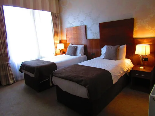 Executive, Twin Beds, Duke Of Edinburgh Hotel 1/2
