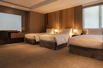 غرفة حصرية ثلاثية بسريرين مزدوجين بغرفة نوم واحدة بحوض استحمام، Hotel East 1/2