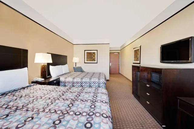 Studio, Suite, Quadruple, Sonesta Essential Hotels Odessa 1/2