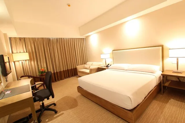 Deluxe, King Bed, Sofa, Garden Wing، Garden Orchid Hotel 1/2