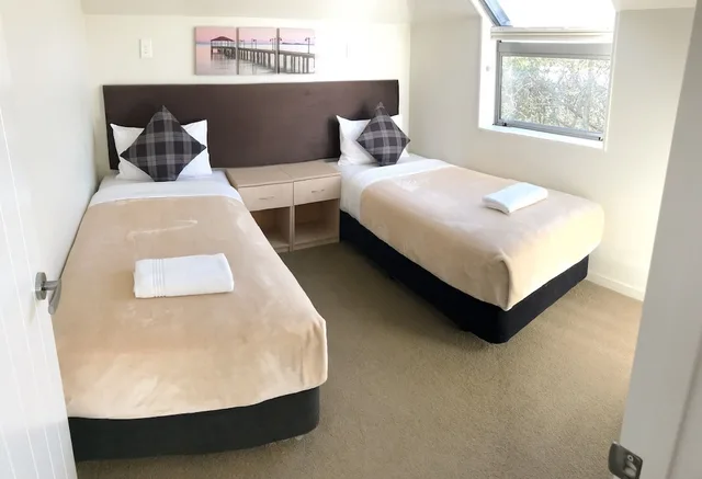 شقة عائلية بسرير مزدوج وسريرين منفصلين بغرفتي نوم، Alpha Motel Luxury Apartments 5/9