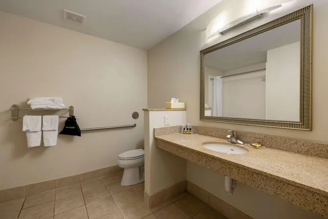 غرفة بسرير كوين لذوي الإعاقة، Best Western Plus Omaha Airport Inn 3/4