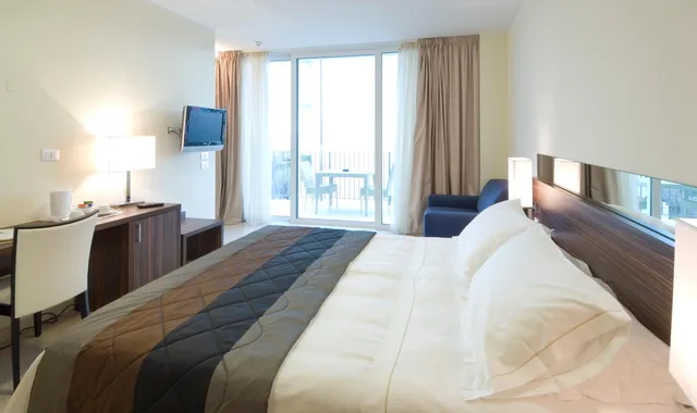 Superior, Double Bed, Lateral Side Sea View, Terrace، MERCURE RIMINI LUNGOMARE 3/10