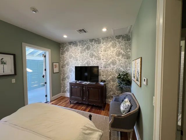 Bordeaux, Garden, Queen Bed، The Myrtles 2/2
