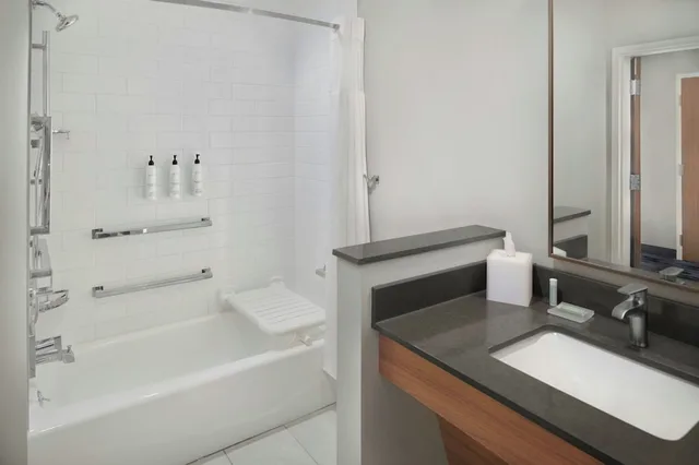 Room, 2 Queen Beds, Fairfield by Marriott Inn & Suites Columbus 5/8