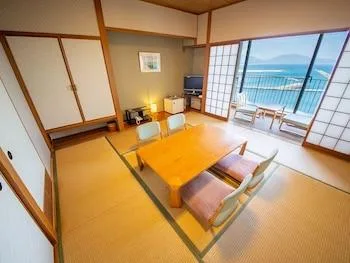 غرفة تقليدية رباعية بأربعة أسرّة بإطلالة على البحر، Kokumin Shukusha Marine Terrace Ashiya 1/1