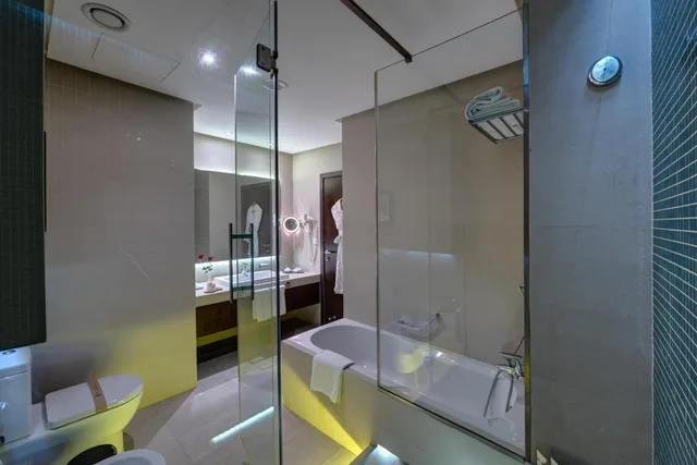 2 Bedrooms, Family Suite, The 72 Hotel 8/10