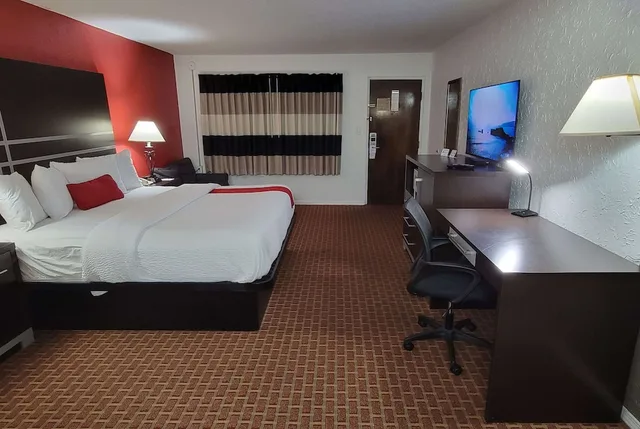 غرفة بسرير كينج، Ramada by Wyndham Mountain Home 3/9