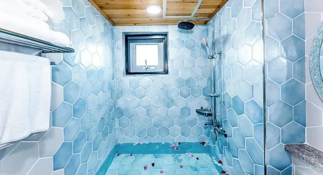 غرفة بسرير كوين بإطلالة على البحر بجاكوزي، Sun And Moon Resort 4/5