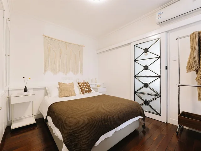 4 Bedrooms, Senior, Apartment, Futon Bed, 2 Queen Beds, City View, Bathtub, Book and Bed-People's Square 10/10
