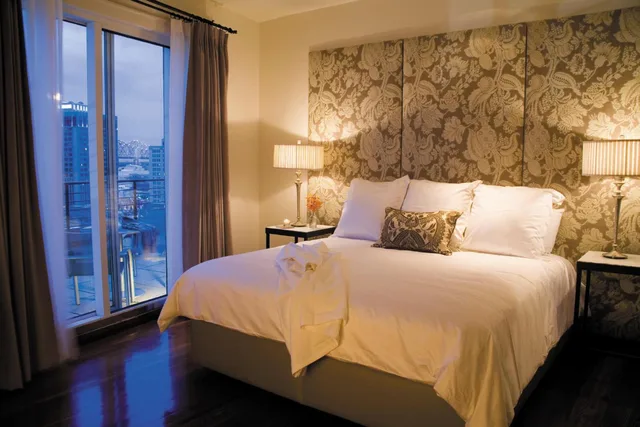 جناح جونيور بشرفة، International House 1/2