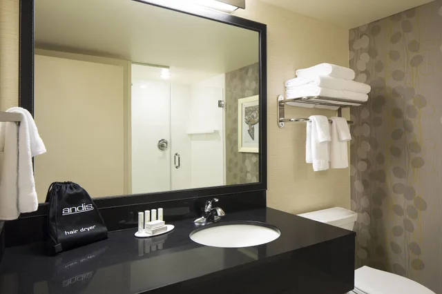غرفة بسرير كينج، Fairfield Inn Suites Calgary Downtown 9/10