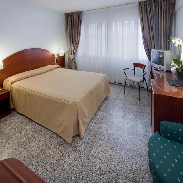 غرفة بسرير مزدوج أو سريرين منفصلين، Hotel Gaudi 3/5