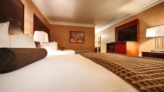 غرفة قياسية بسريرين كوين لذوي الإعاقة، Best Western Plus Humboldt Bay Inn 1/4