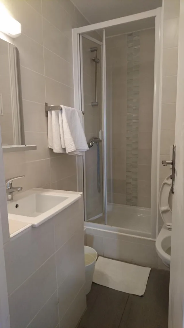 غرفة ثلاثية، Hotel Bertha 10/10