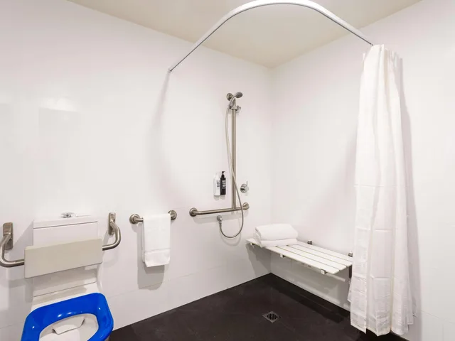 غرفة بسرير كينج لذوي الإعاقة، ibis Styles Hobart 7/7