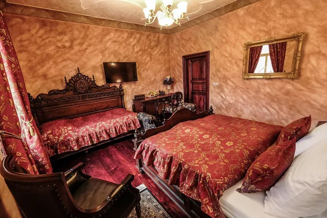 Suite, 1 King and 1 Single Beds, Hotel Ebersbach 1/8