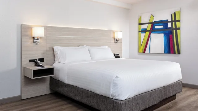 غرفة قياسية بسرير كينج لذوي الإعاقة، Holiday Inn Express Quebec 1/2