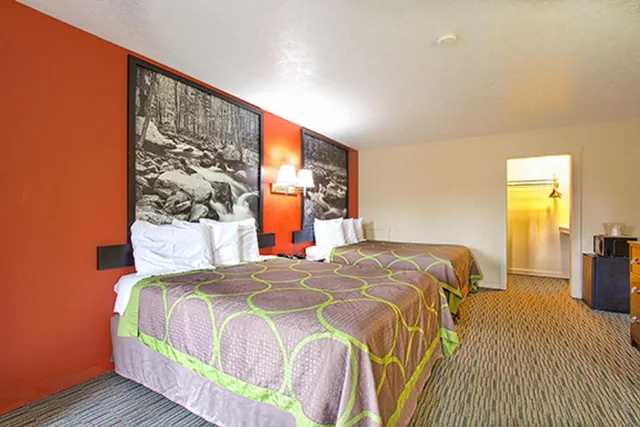 غرفة بسريرين كوين للمدخنين، Super 8 By Wyndham Christiansburg 1/5