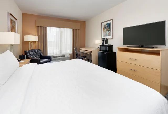 غرفة بسرير كينج، Holiday Inn Express Suites San Antonio Brooks City Base 3/5