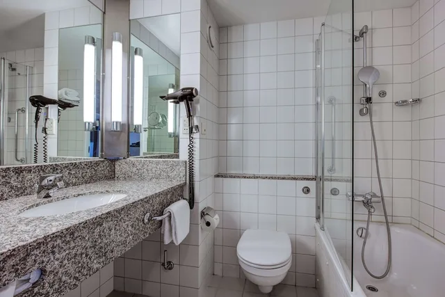 غرفة قياسية بسرير كينج، Radisson Blu Airport Hotel Oslo Gardermoen 3/3