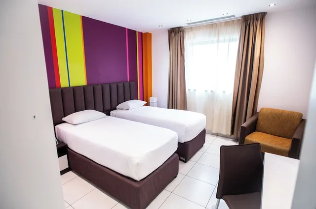 غرفة بسريرين منفصلين، Ibis Styles Accra City Airport 2/6