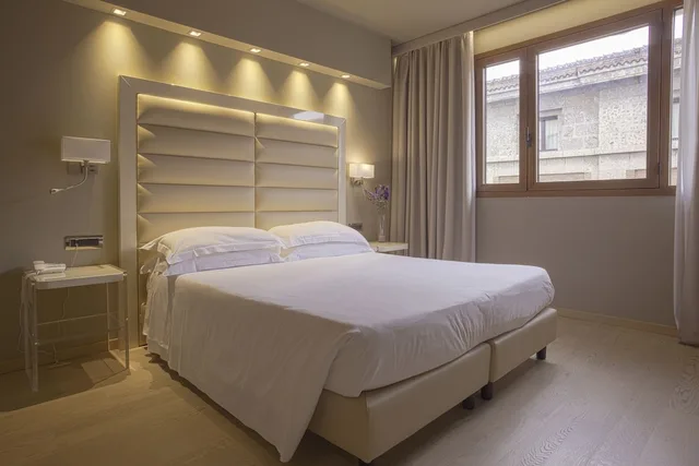 Deluxe, Twin Beds, Touring Ferrara 4/10