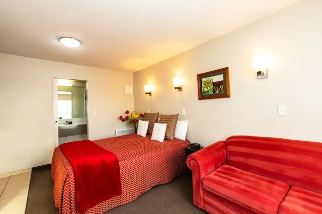 استوديو بسرير كينج، Cranford Oak Motel 4/9