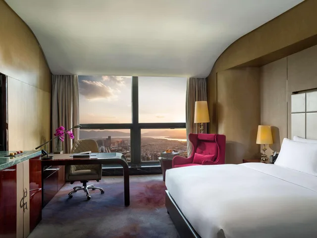 غرفة فاخرة بسرير كينج بإطلالة على البحيرة في طابق مرتفع، Sofitel Kunming 1/1