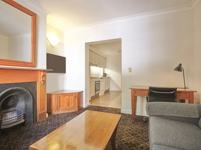 Queen Bed, Terrace, Rendezvous Hotel Sydney The Rocks 10/10