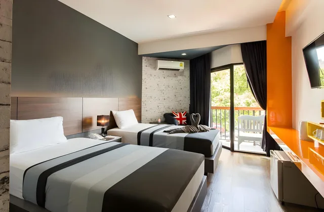 غرفة قياسية بسريرين منفصلين، The Loft Seaside Sriracha Hotel 1/1