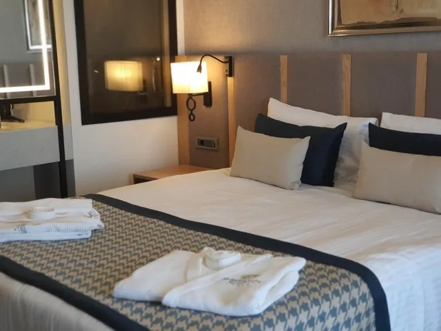 غرفة بسرير كينج بجاكوزي، Sunthalia Hotels & Resorts Ultra All Inclusive Adults Only Party Hotel Side 5/10