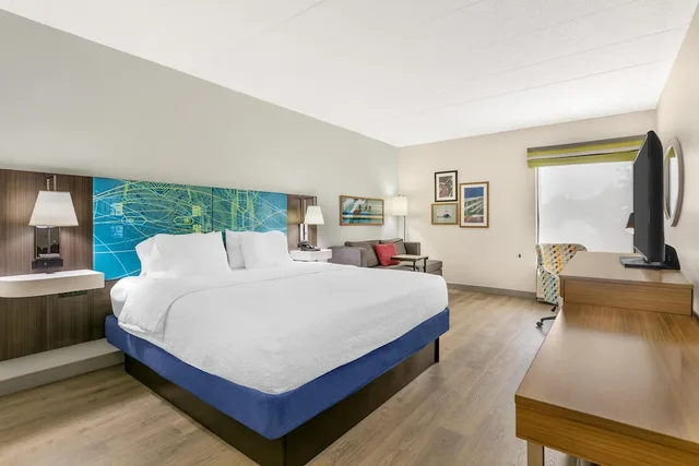 غرفة بسرير كينج مع أريكة، Hampton Inn Richmond 1/7