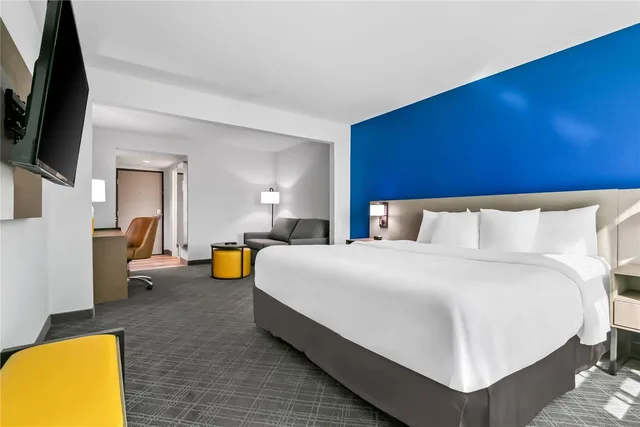غرفة بسرير كينج، Comfort Inn & Suites Grand Blanc/Flint 2/3