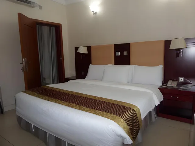 Barcelona, King Bed، Barcelona Hotels Abuja 1/1