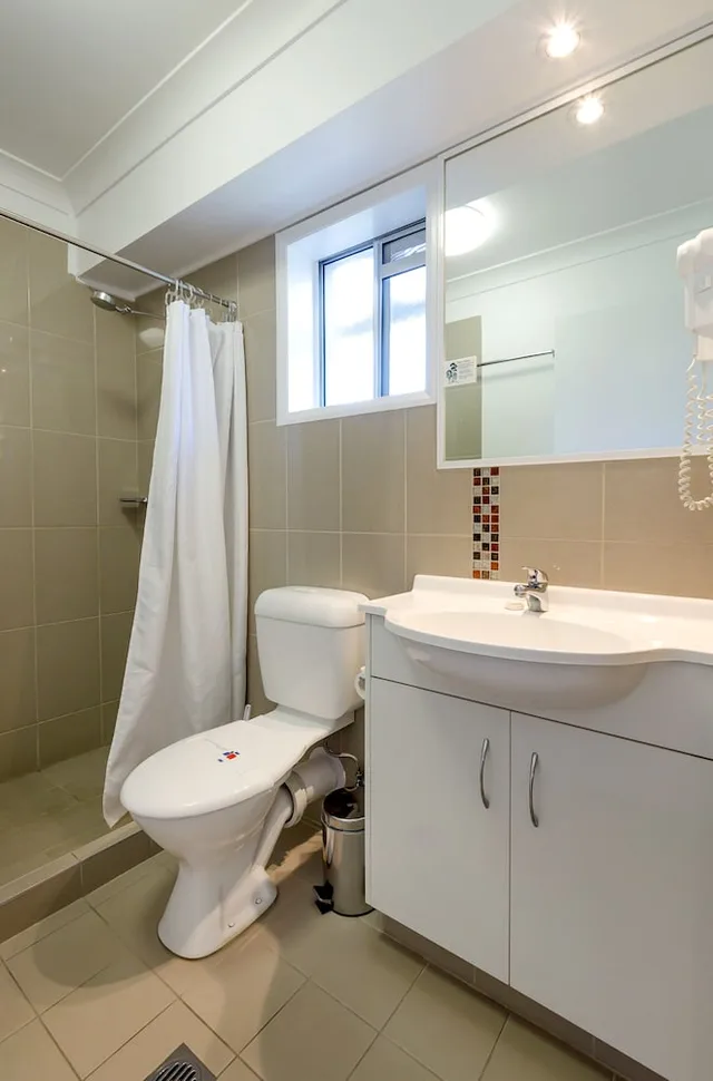 Downstairs, King and Twin Beds، Centre Point Mid City Motor Inn 5/6