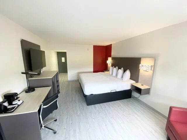 غرفة بسرير كينج، Ramada By Wyndham Tuscaloosa 5/10