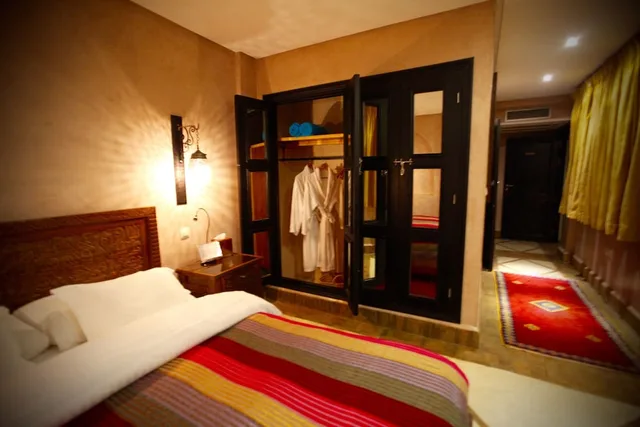 غرفة بسريرين منفصلين بحمام خاص، Riad Dar Haven 5/6