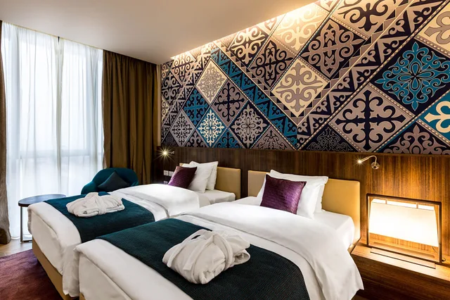 غرفة قياسية بسريرين كوين، Mercure Almaty City Center 3/9